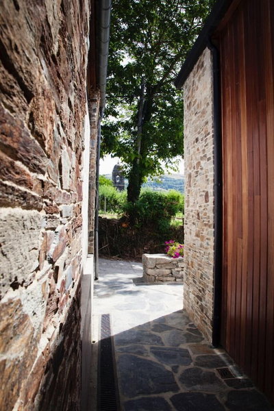 Complexo Xacobeo, Triacastela, Spain