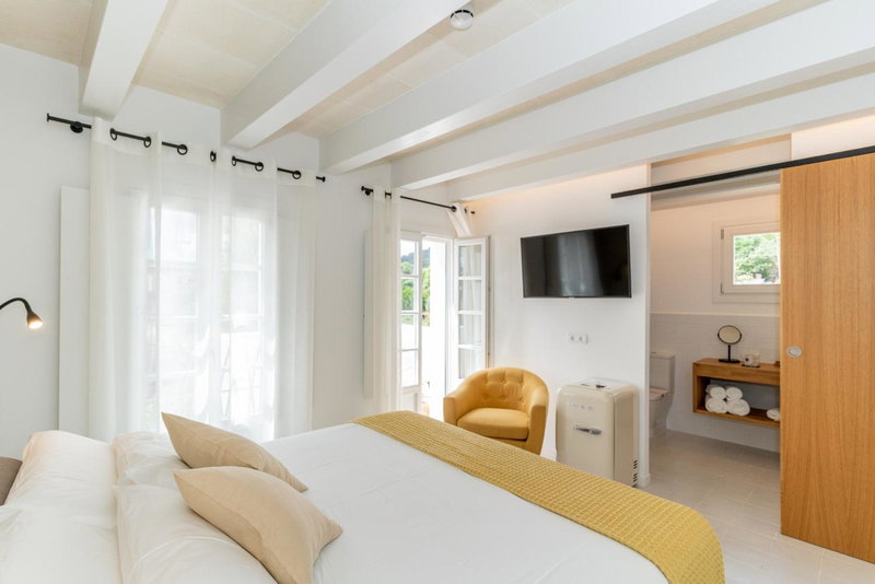 Hotel m - 27, Es Mercadal, Spain