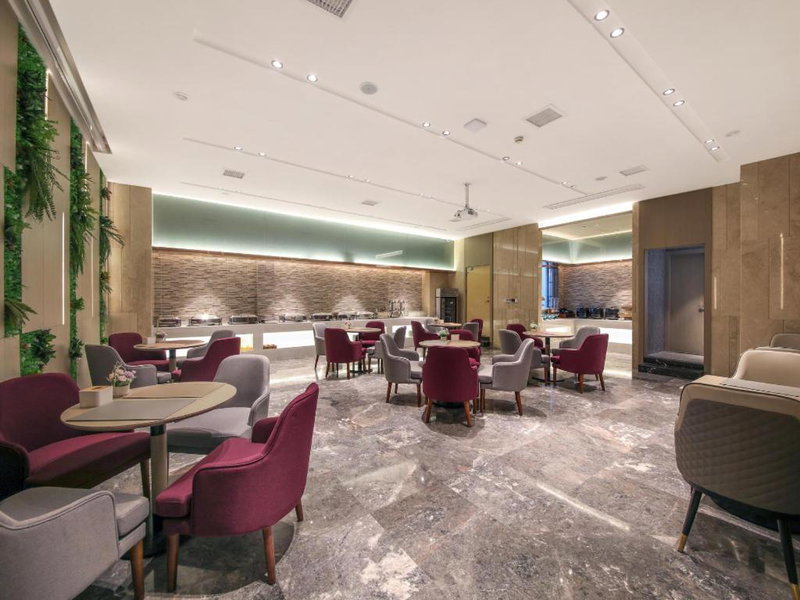 Lavande Hotel Wuhan Jianghan Road Dunli Gate Metro Station, Wuhan, China