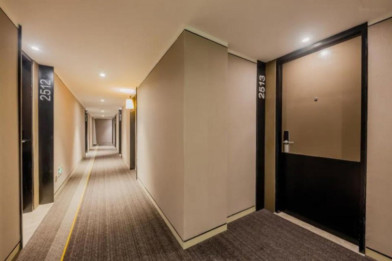 Home Inn Plus - Shanghai New International Expo Center Yushan Road Yuanshen Sports Subway Station, Shanghai, China