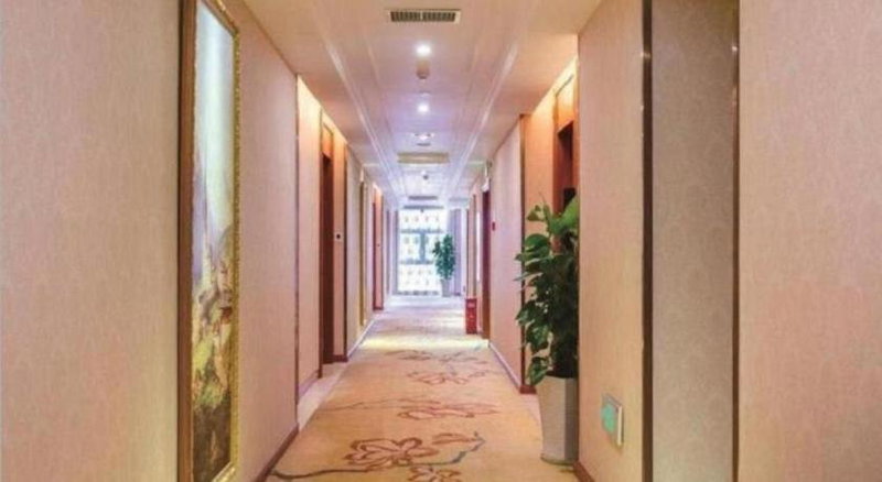 Vienna Hotel Hunan Yiyang Jinshan Road Xiufeng Park, Yiyang, China