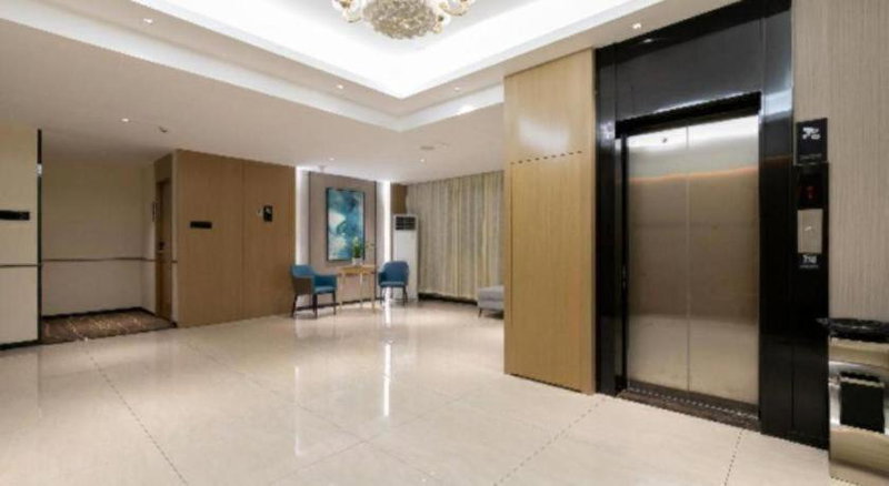 City Comfort Inn Wuhan Jindi Plaza Luojiagang Metro Station, Wuhan, China