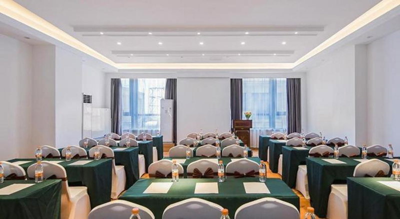 Vienna Hotel Taicang Shanghai East Road Landu Branch, Zhoujiating, China