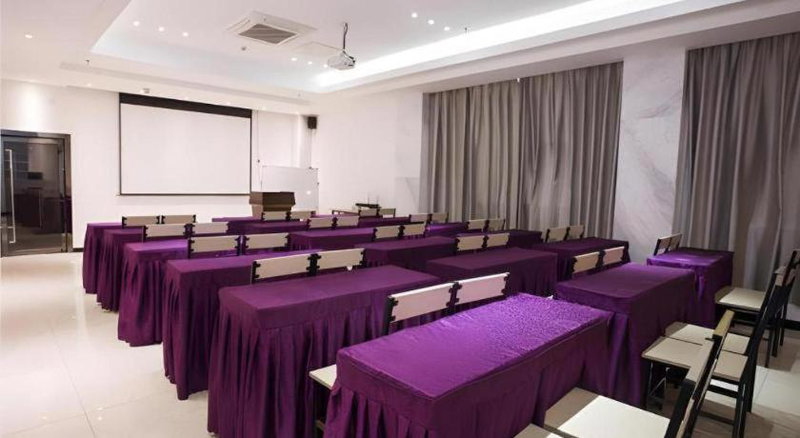 City Comfort Inn Zhanjiang Shimao Building Chikan Old Street, Tchia-k'am, China