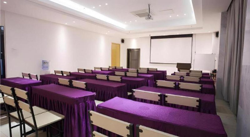 City Comfort Inn Zhanjiang Shimao Building Chikan Old Street, Tchia-k'am, China