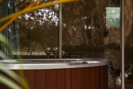Lake Russell Lakeside Retreat, Emerald Beach, Australia