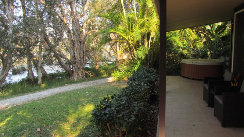 Lake Russell Lakeside Retreat, Emerald Beach, Australia