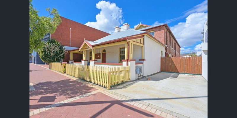 Emu Backpackers Perth - note - Valid Passport required for check in, Perth, Australia