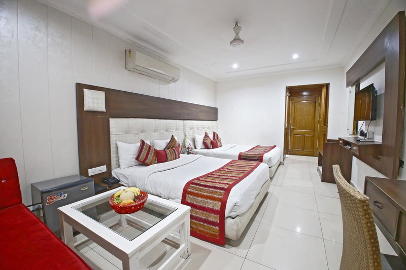 Hotel Diamond Plaza, Chandīgarh, India