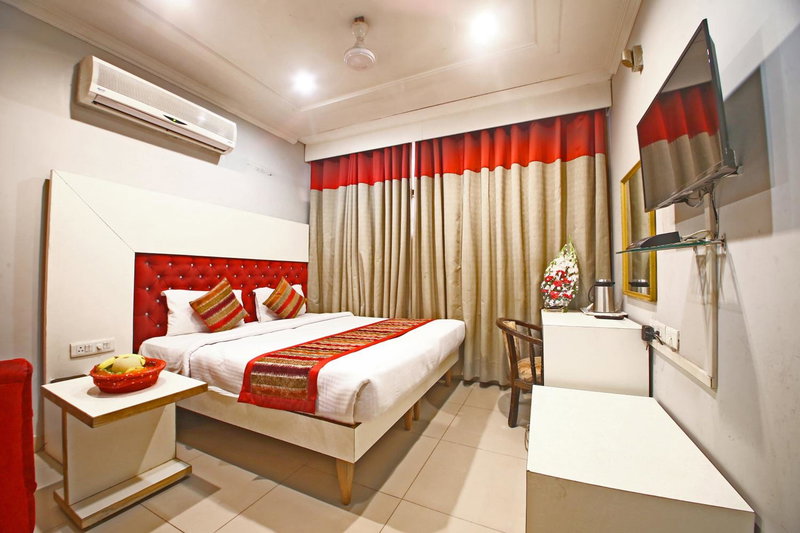 Hotel Diamond Plaza, Chandīgarh, India