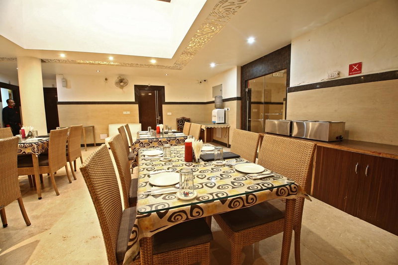 Hotel Diamond Plaza, Chandīgarh, India
