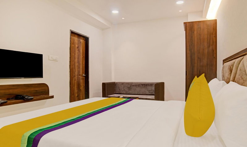 Itsy Hotels Phoenix, Indore, India