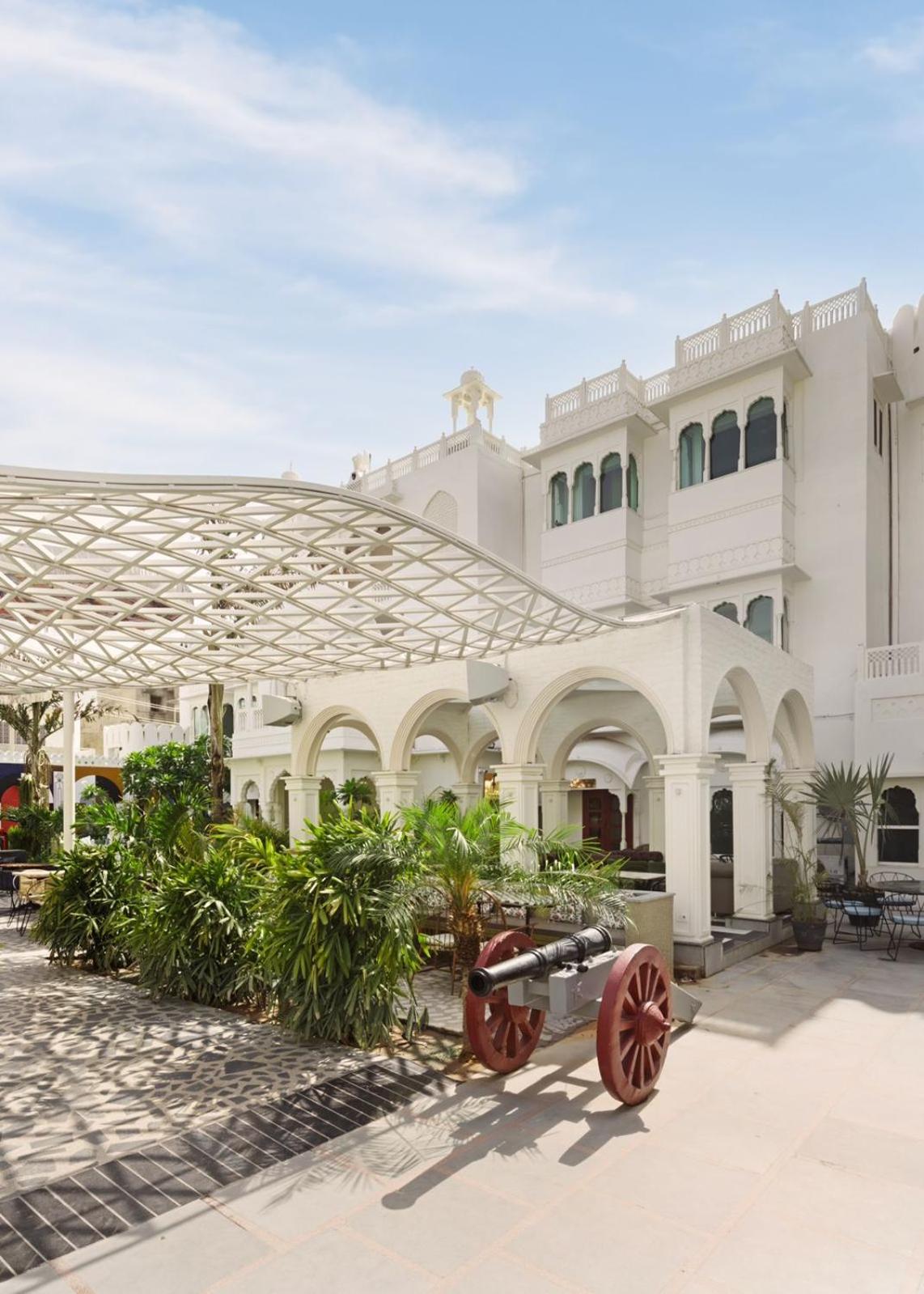 DYORE House by Bharat Mahal Palace, India