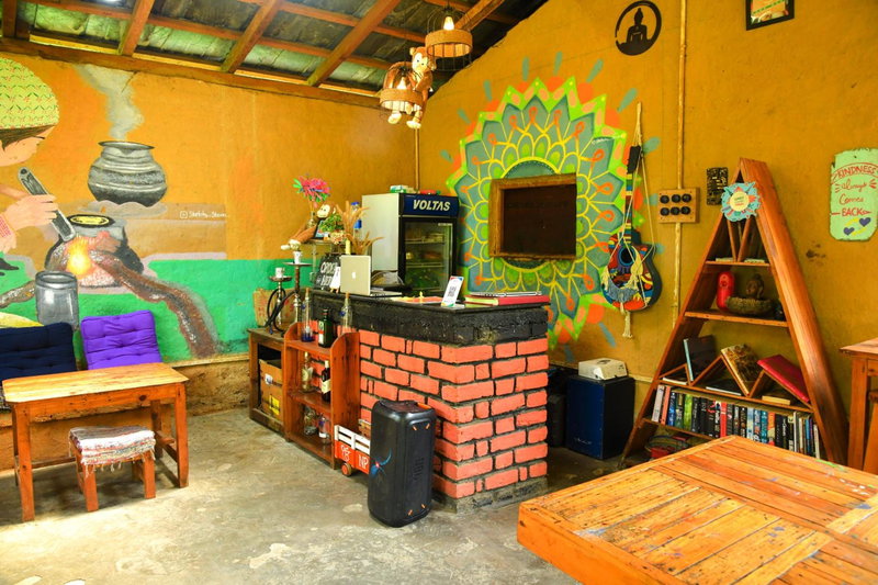 Monkey Mud House and Glamps, Bir, Bīr, India