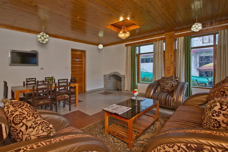 THE CEDAR VILLA AND APARTMENT,Bonefire,Cook,Helper,Kitchen,Lawn,Parking,5 min Drive Mall road, Manāli, India