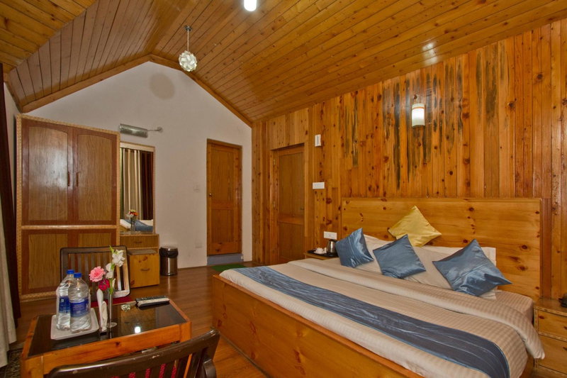 THE CEDAR VILLA AND APARTMENT,Bonefire,Cook,Helper,Kitchen,Lawn,Parking,5 min Drive Mall road, Manāli, India