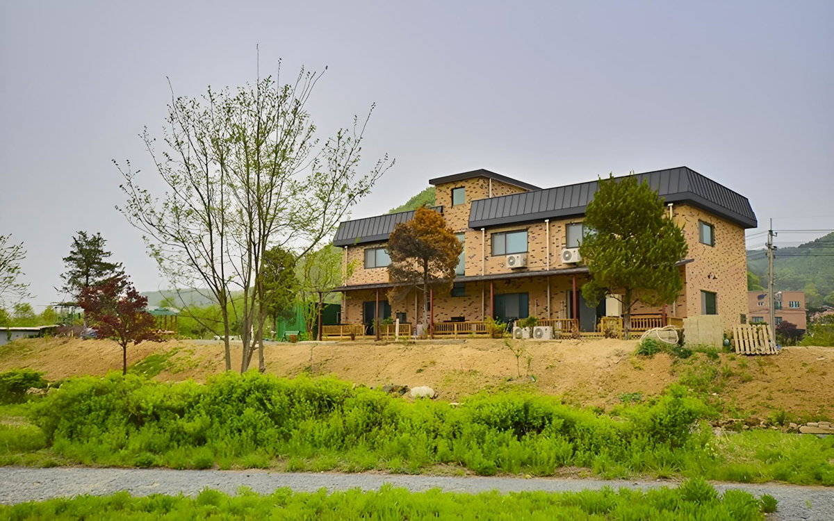 Yongin Unhak Pension, 대한민국