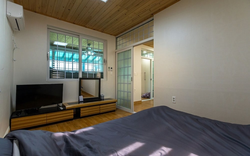 Hotel · Jeju Ohu Guest House, Seogwipo