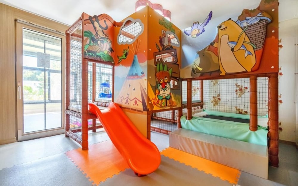 Daebudo Sunshine Kids Pool Villa, South Korea
