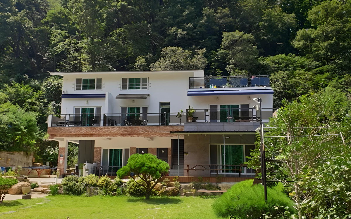 Ulsan Daeunsan Valley Pension, South Korea