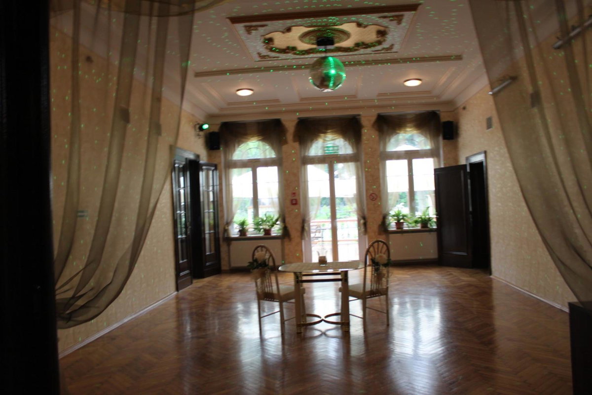 Pałac Ogrodowa, Poland