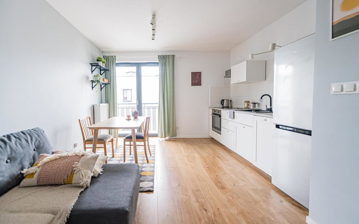 POLAKA Apartment ~ Self Check-In 24 ~ Car Park ~Lift, Poland
