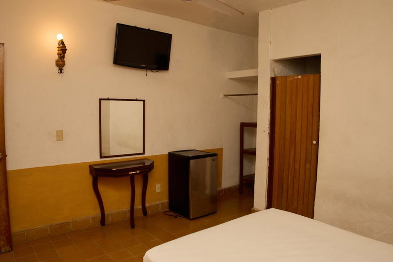 Hotel San Lorenzo, Barra de Navidad, Mexico