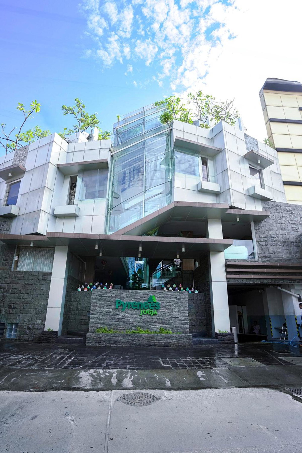 Hotel · PYRENEES Malioboro Hotel, Yogyakarta