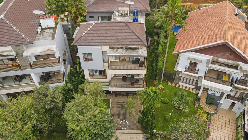 Oyama City View 4BR Villa with a Heated Pool, Bandung, Indonesia