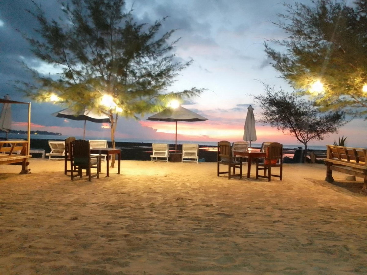 Talent Sunset Villa, Indonesia