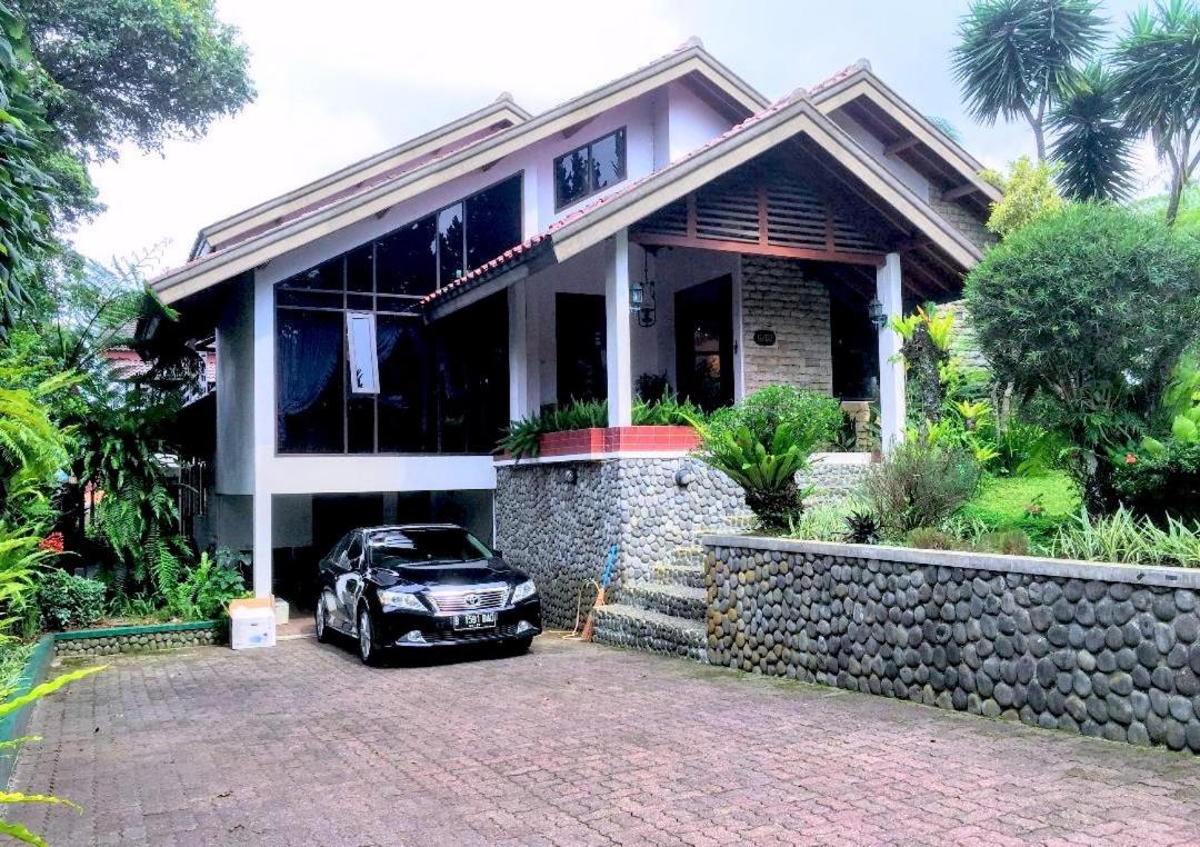 Hotel · Holidayhome Alam Cipanas Puncak, Puncak