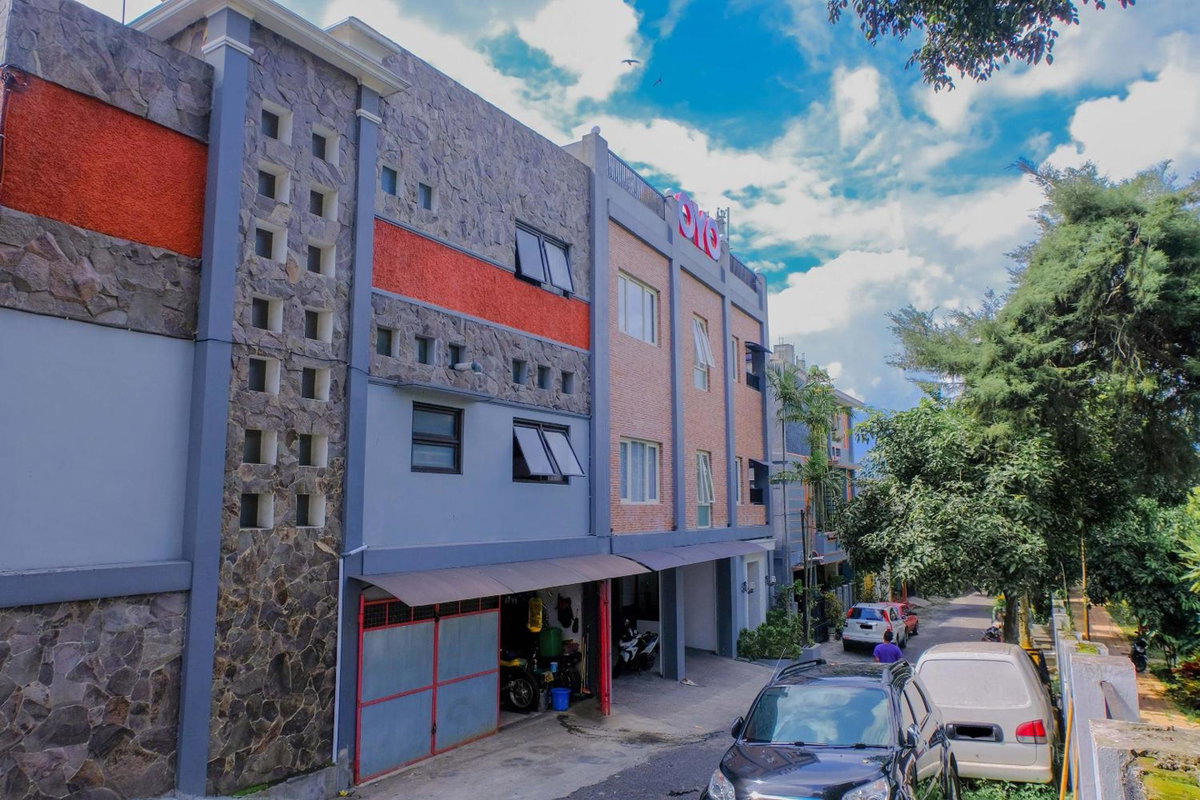 OYO 354 '32 Guest House, Индонезия