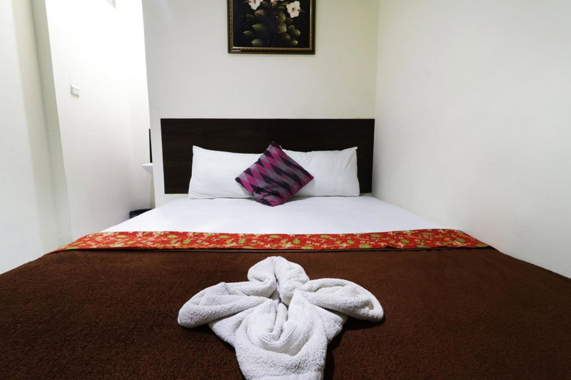 Bantal Guling Pasar Baru, Bandung, Indonesia
