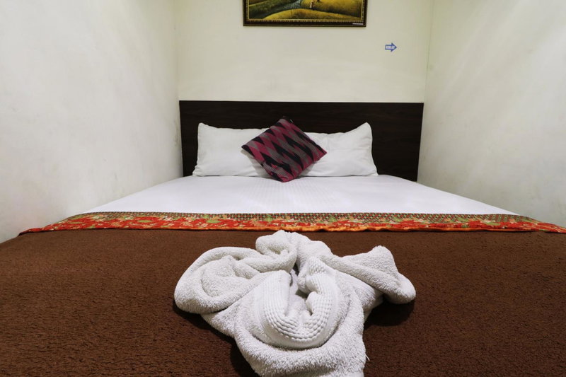 Bantal Guling Pasar Baru, Bandung, Indonesia